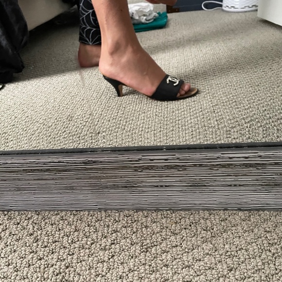CHANEL blk sandals (slides) w/kitten heels Size 37 - Picture 7 of 12